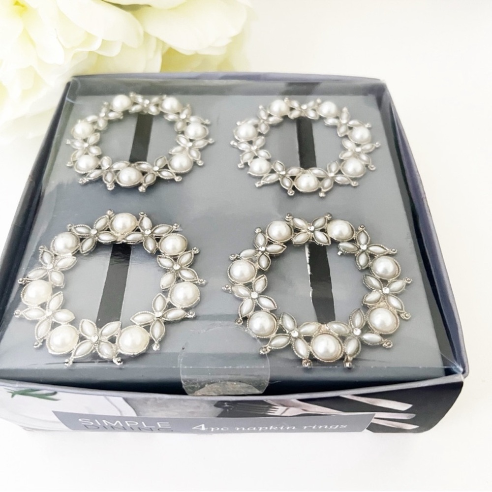 4PC Elegant Silver Pearl Napkin Rings